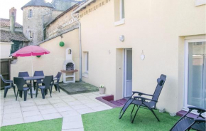 Awesome home in Mouilleron St. Germain w/ 3 Bedrooms